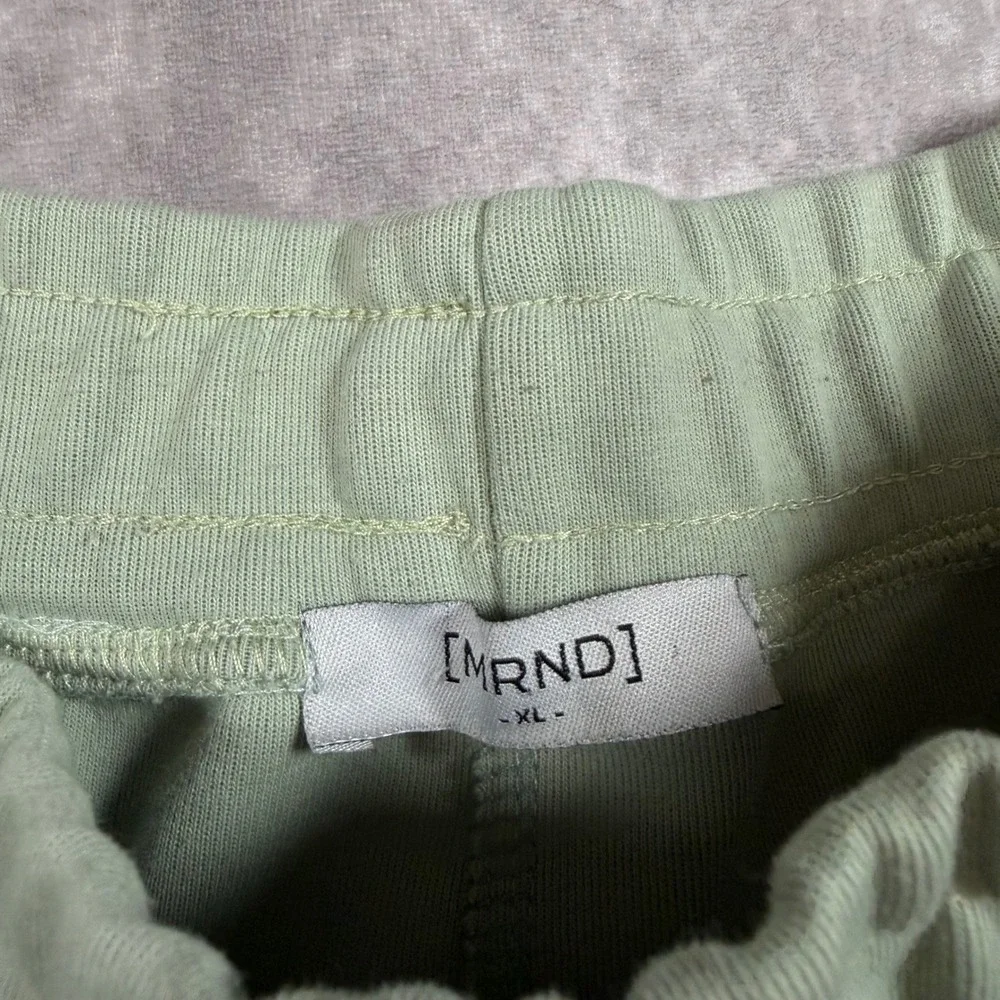 MRND Merinid Boys Youth XL Sage Green Pintuck Joggers Sweatpants Streetwear